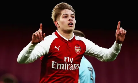 Trận Huddersfield: Hồi chuông cảnh tỉnh cho Emery và những người Arsenal mộng mơ