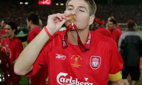 Steven Gerrard kể lại trải nghiệm khoác áo Manchester United