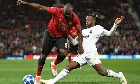 Fan MU cạn lời với 'quả tạ' Lukaku