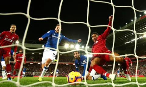 Liverpool gặp may như thế nào trong trận derby Merseyside?
