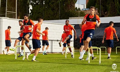 Sau Real Madrid, Valencia sẵn sàng 'làm gỏi' Atletico Madrid