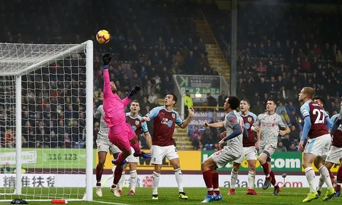 4 điểm nhấn Burnley 1-3 Liverpool: Phương án B tệ hại, công thủ toàn diện như Van Dijk