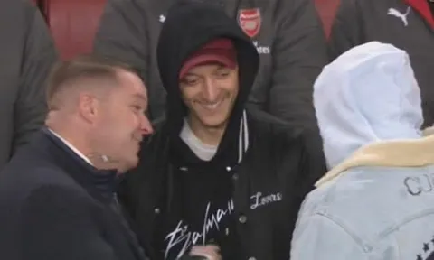 Ozil tiếp tục bị "trảm" trước Tottenham, Emery nói thẳng lý do đanh thép