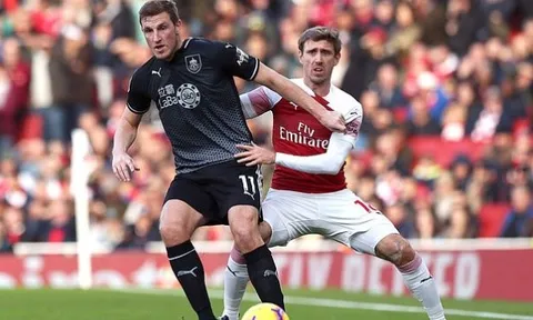 Arsenal tiếp tục rơi vào 'cuộc khủng hoảng' ở hàng phòng ngự
