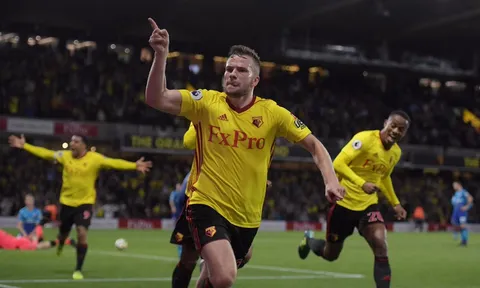 Cựu sao trẻ M.U tỏa sáng, Arsenal ngậm trái đắng phút bù giờ