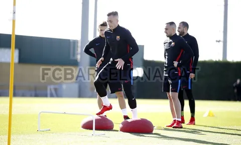 Deulofeu, Alcacer tranh thủ ghi điểm khi các trụ cột vắng mặt