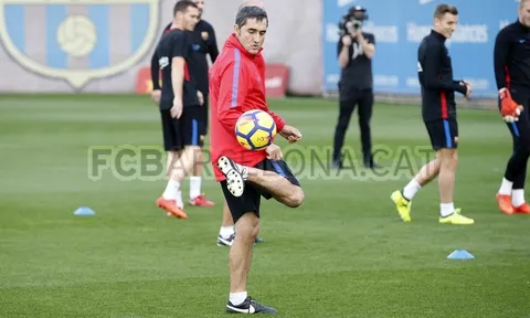 Thuyền trưởng Barca trổ tài tâng bóng