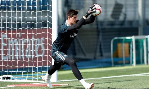 Cuộc chiến giữa Courtois và Navas khiến không khí ở Madrid trở nên sôi động