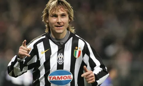 Bạn còn nhớ? Đội hình tiêu biểu UEFA 2003: Becks sát cánh Figo, Zidane, Nedved