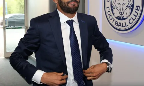 Riyad Mahrez bảnh bao tiến vào King Power