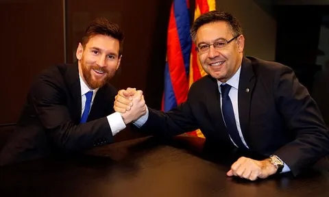 Chùm ảnh Messi gia hạn hợp đồng với Barca