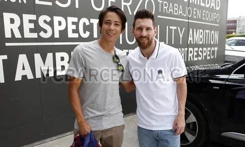 Messi bất ngờ gặp gỡ và giao lưu với siêu sao trượt ván