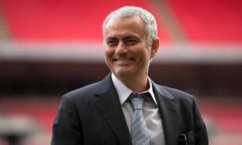 Mourinho bới móc đồng nghiệp: Xin lỗi, tôi chỉ là 'tờ giấy nhám'