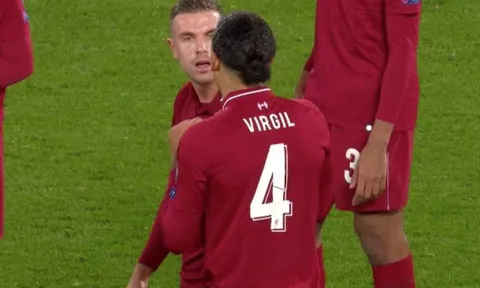 Fan Liverpool nổi đóa vì Henderson dám tức giận với Van Dijk