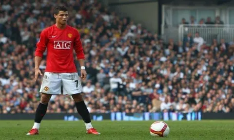 11 nghệ sĩ trên chấm đá phạt ở Premier League: Ronaldo không phải số 1