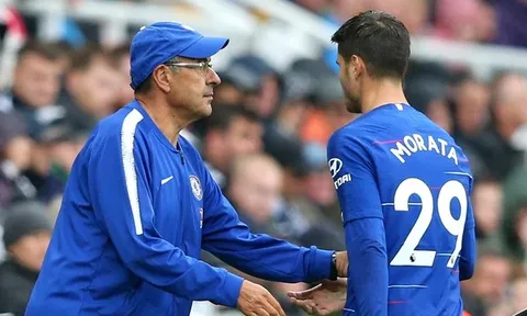 "Sarri nên đạp thẳng vào ống chân Morata"