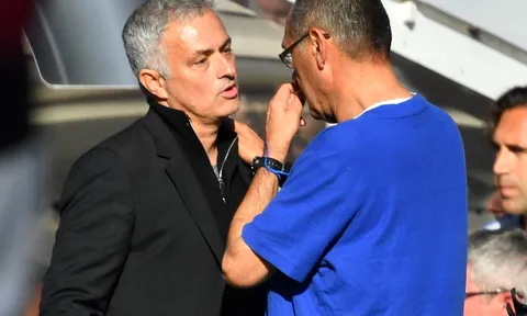 HLV Sarri đã nói điều này với Mourinho sau bàn thắng của Barkley