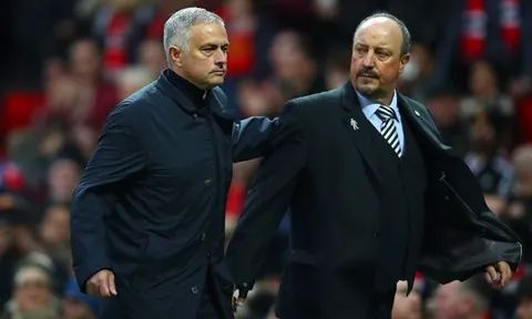 Bị FA sờ gáy, Man Utd sẽ dùng "lá chắn" Liverpool để cứu Mourinho