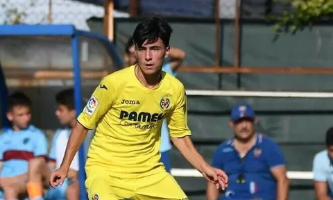 Cạnh tranh nảy lửa với Liverpool, Man Utd quyết săn thần đồng Villarreal