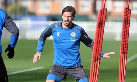 Adrien Silva ra sân tập với số áo TRÊU NGƯƠI