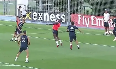 Ai cần Ronaldo? 'Tiểu Neymar' ghi siêu phẩm khiến đàn anh ở Real lác mắt
