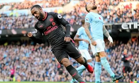 Alan Shearer lên tiếng đòi công bằng cho Lacazette