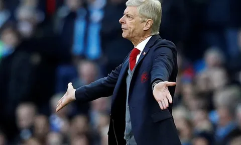 Alan Shearer: "Ông Wenger nên xin lỗi Sterling!"