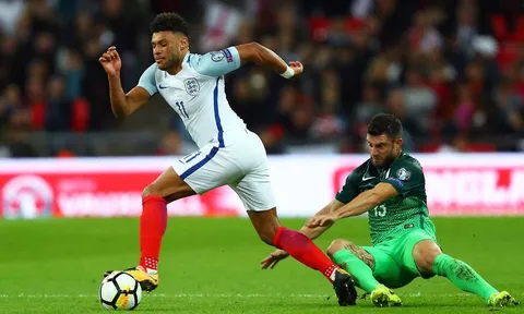 Alex Oxlade-Chamberlain chơi tệ thế nào trước Slovenia?