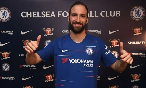 Higuain "gặp khó" ở AC Milan, Sarri nói gì?