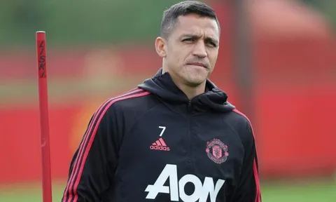Giữa tâm bão, Sanchez tiếp tục khiến Mourinho đau đầu