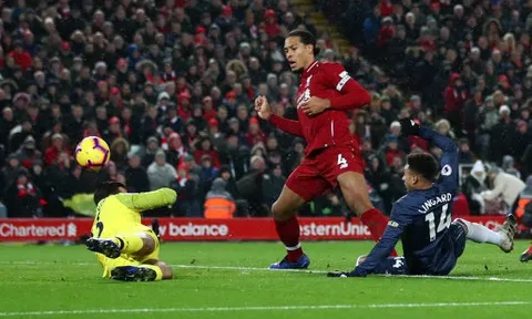 Alisson mắc sai lầm và đây là phản ứng 'cực mạnh' của Van Dijk