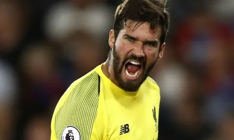 Sốc: Alisson nổi cơn thịnh nộ, công khai gọi fan Liverpool là "đồ ngốc"