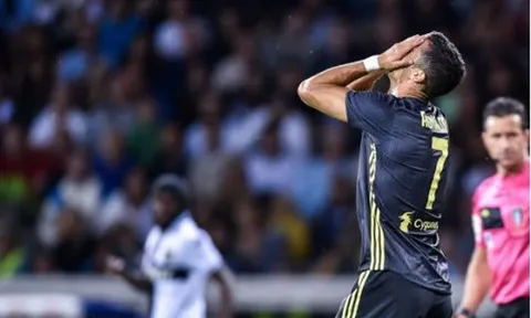 Không ghi bàn, Ronaldo vẫn được "sư phụ" bảo kê