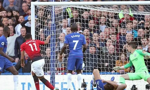 Alonso đã chấn thương trong pha ghi bàn của Martial?