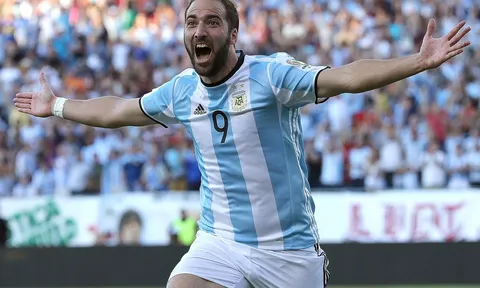 Higuain: Kẻ phá giải lời nguyền hay nạn nhân khác của số áo oan nghiệt