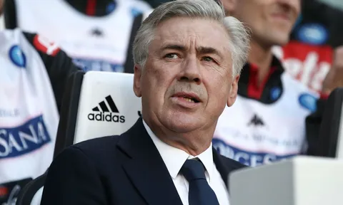 Ancelotti chê học trò, mắng trọng tài sau khi Napoli thua ngược Juventus