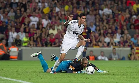 Angel Di Maria từng biến Victor Valdes thành "gã hề"