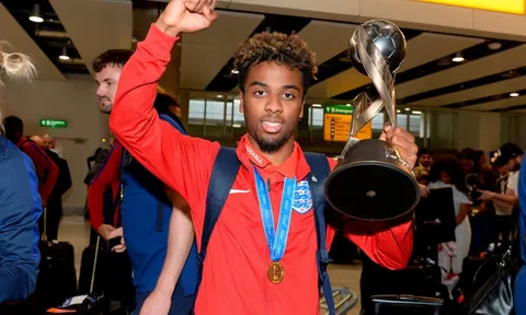 Man Utd giữ Pogba là tin không tốt với 2 'sao mai' này!