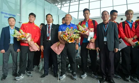 Thầy trò HLV Park Hang-seo lên đường, sẵn sàng chinh phục Asian Cup 2019