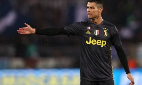 Trước khi ghi bàn, Ronaldo đã phải nổi cáu gào thét với các đồng đội