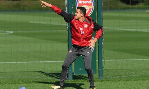 Alexis Sanchez hóa diễn viên hài trên sân tập Arsenal