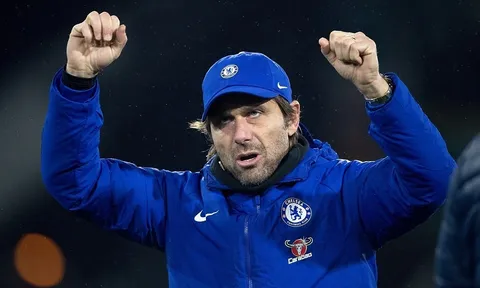 Antonio Conte vẫn không vui nổi dù Chelsea thắng Huddersfield