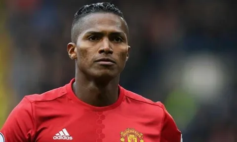 Vì sao Solskjaer bất ngờ chọn Valencia thay Young ở trận gặp Newcastle?