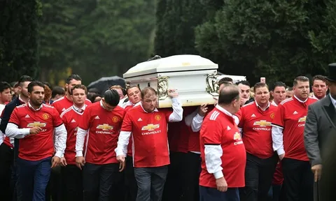 Áo đấu Man Utd ngập tràn đám tang của CĐV đặc biệt