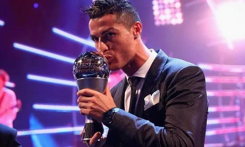 Áp đảo Messi, Ronaldo giật giải 'Cầu thủ xuất sắc nhất năm 2017'