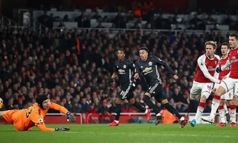 Đối thủ tự bắn vào chân, Mourinho có màn trả thù ngọt ngào với Wenger