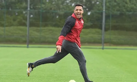 Arsenal đón một Sanchez 'sung sức, vui tươi' trở lại sân tập
