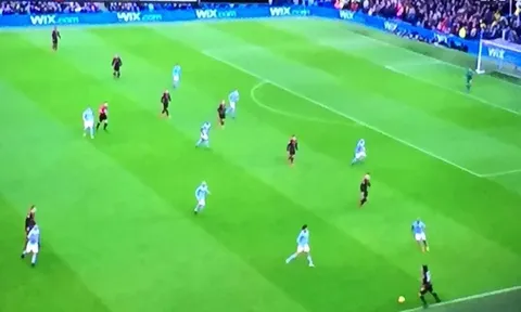Arsenal thua vì chơi... tự sát