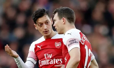 "Ozil 100% sẽ ra đi. Năm mới nhưng Ozil thì vẫn cũ"