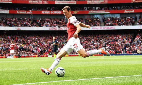Sao Arsenal phá vỡ sự im lặng trước tin đồn giải nghệ